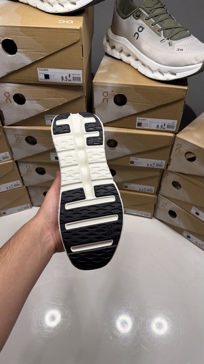 Scarpe da uomo: On Cloudtilt GreyWhite – Nuovo e nell'imballaggio originale da Bern venduto da leo_9q6c 2