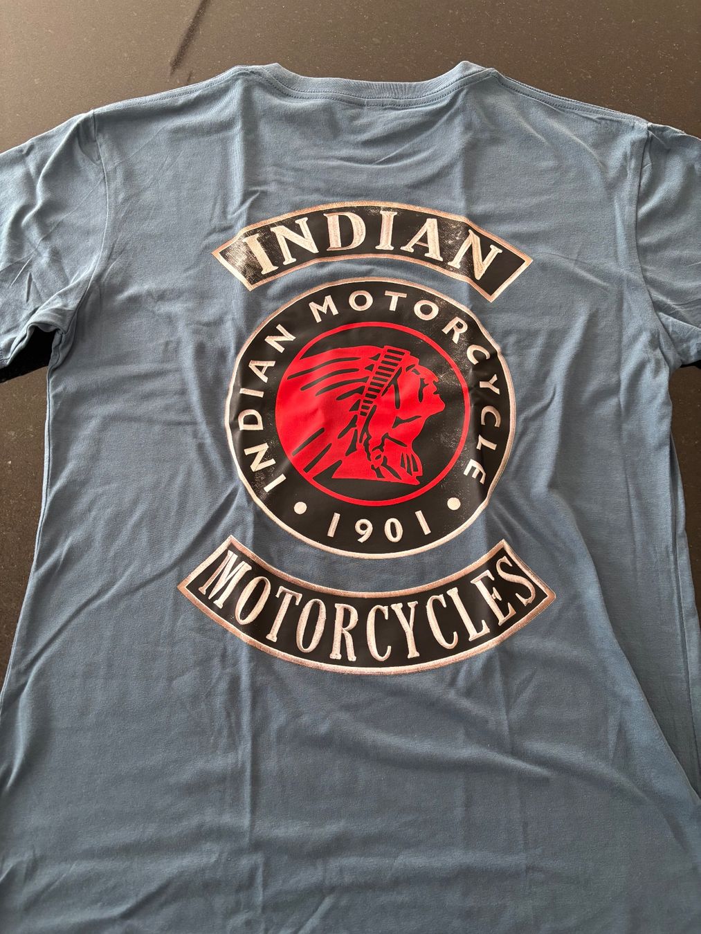 T-shirt: T-Shirt – Usato da Arch venduto da denaje