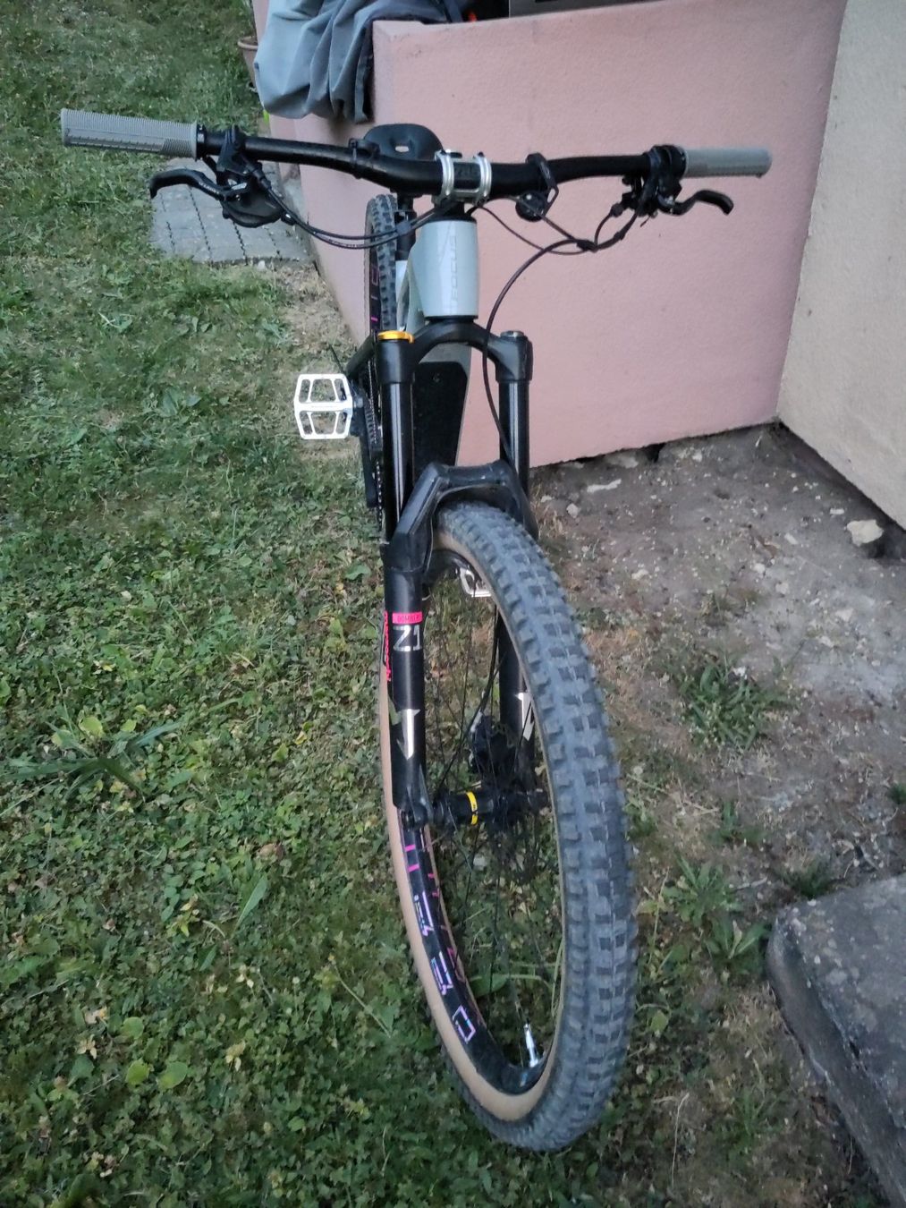 Focus Vélos: VTT Électrique Focus JAM2 8.8 Carbon SL taille M --MULLET--- – D'occasion à La Chaux-de-Fonds par JeanSeb 3