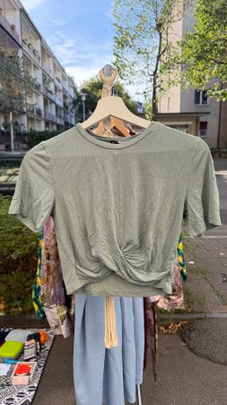 Crop-Shirt H&M mint mit Knotendetail Grösse S