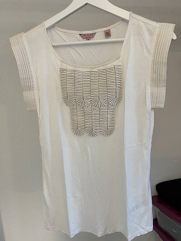 Ted Baker T-shirt: Sotto giacca Ted Baker – Nuovo (secondo la descrizione) da Luzern venduto da mic_99vf