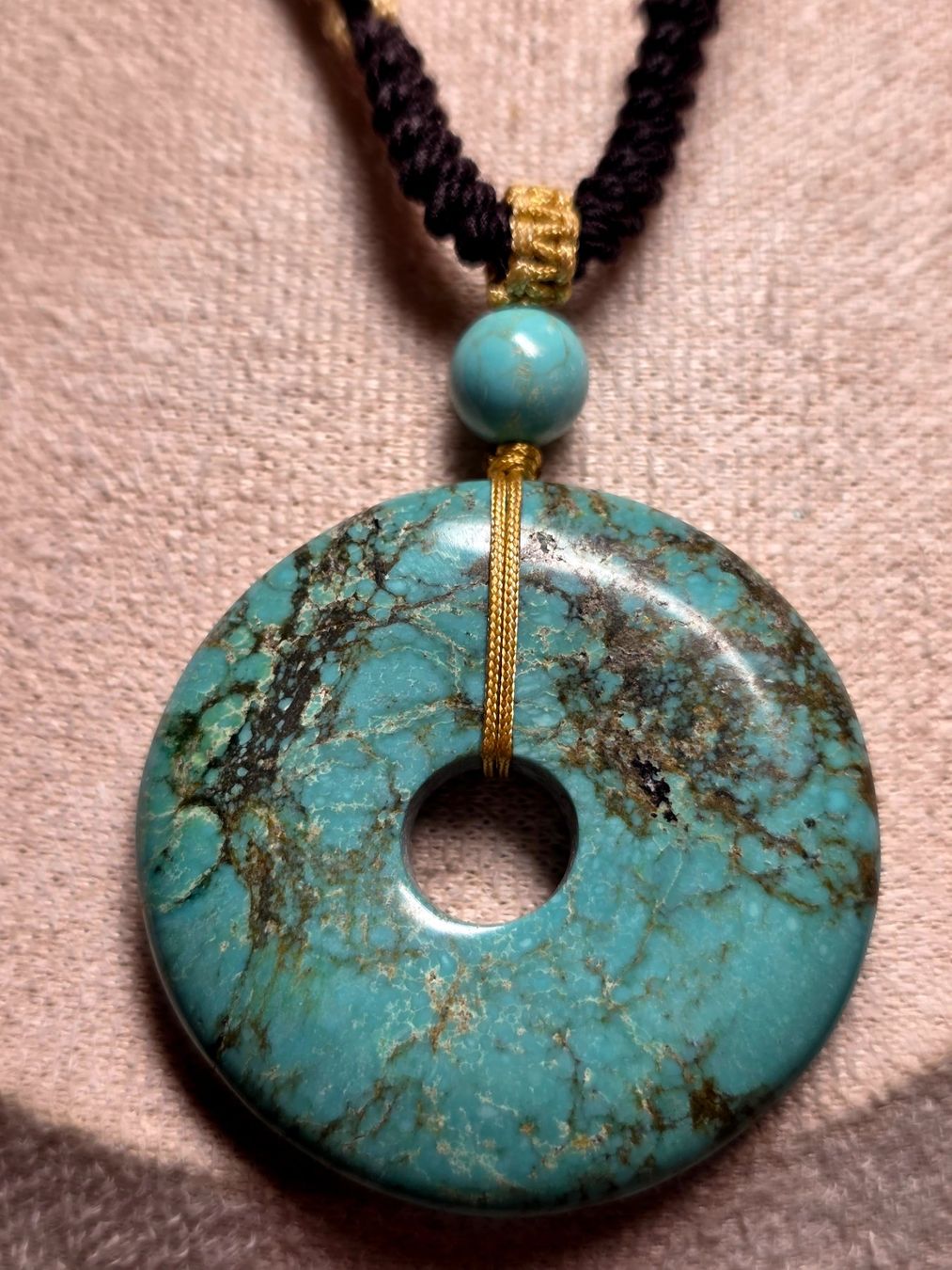 Minerali & Pietre curative: Wunderbare Türkis PI Scheibe Makramee Halskette – Nuovo e nell'imballaggio originale da Matzingen venduto da Shay_Crystalz 1