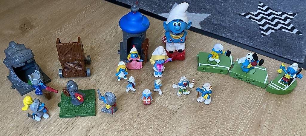 Statuette: Diverse Sammelfiguren  – Usato da Kerzers venduto da Ca-Vi