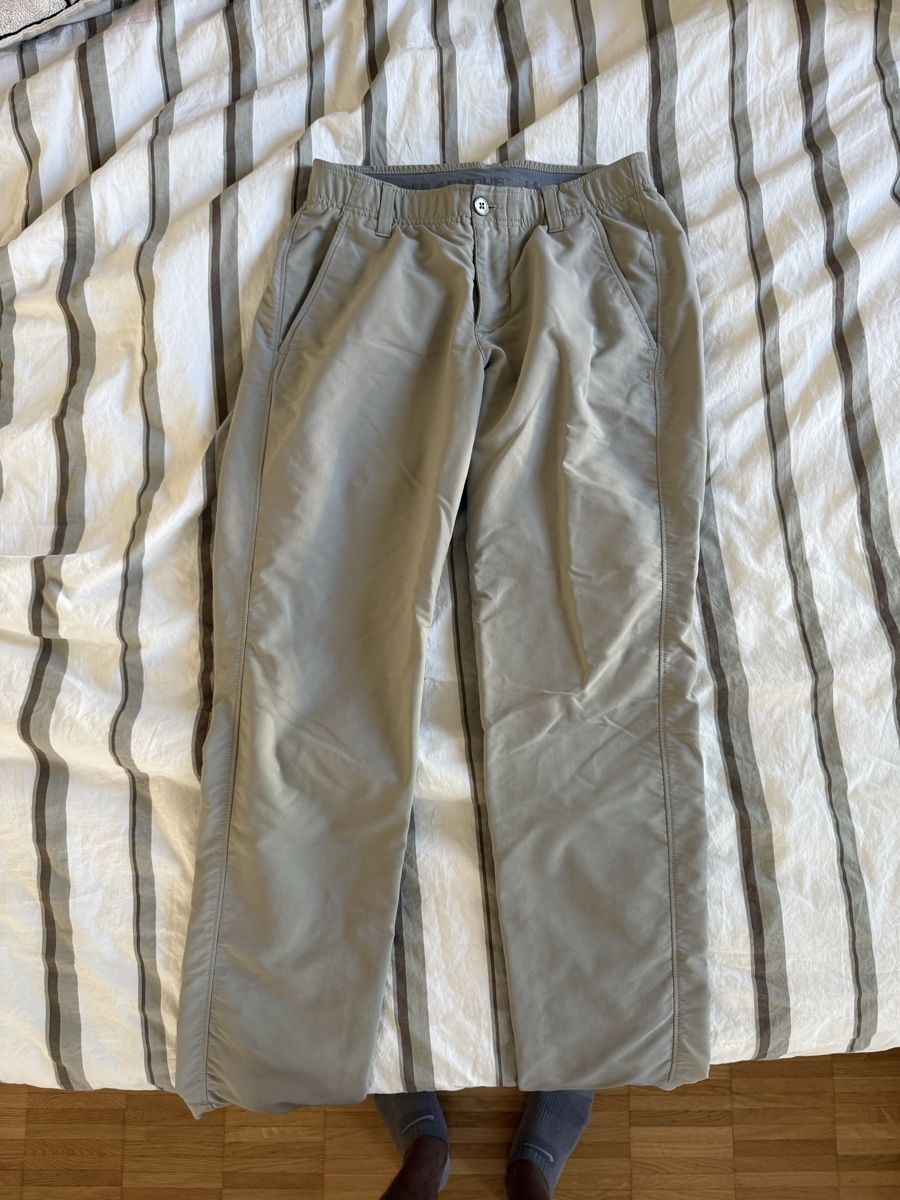 Under Armour Hosen: Under Armour golf pants size 30/30 beige – Gebraucht aus Zürich von sunnykickz