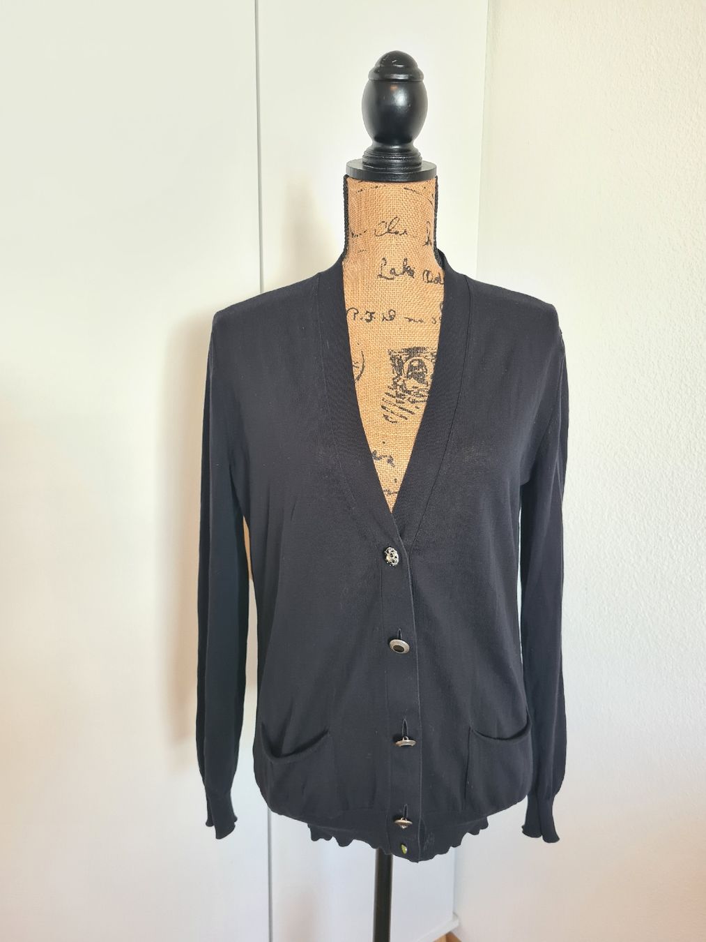 Falconeri Giacche: Schwarze Strickjacke Falconeri Gr. S Kaschmir Seide – Usato da KRIENS venduto da Franzy_Blond10
