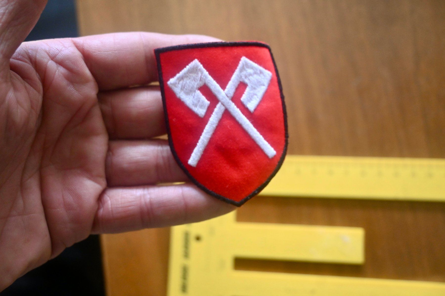 Swiss Plaketten & Abzeichen: WAPPEN  Biel PATCH vintage badge AUFNÄHER klein – Gebraucht aus Pfaffhausen von mono_rec 2