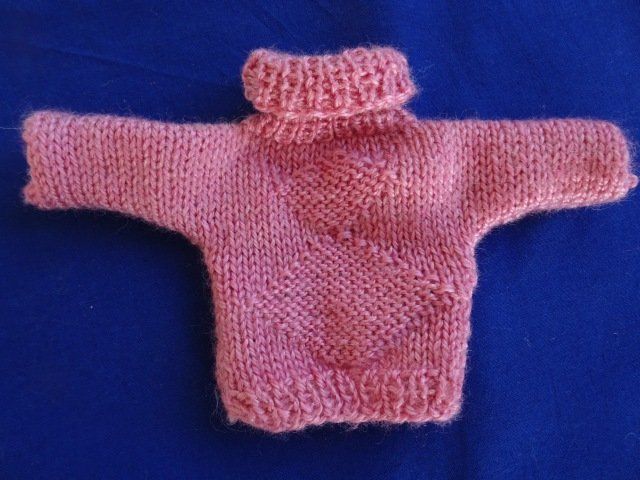 Puppen: Puppen-Pullover 5 Stück, handgestrickt – Gebraucht aus Berikon von Splendida43 5