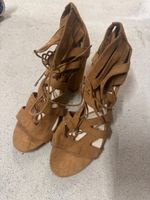 Braune Wildleder Sandalen mit Absatz, Grösse 39