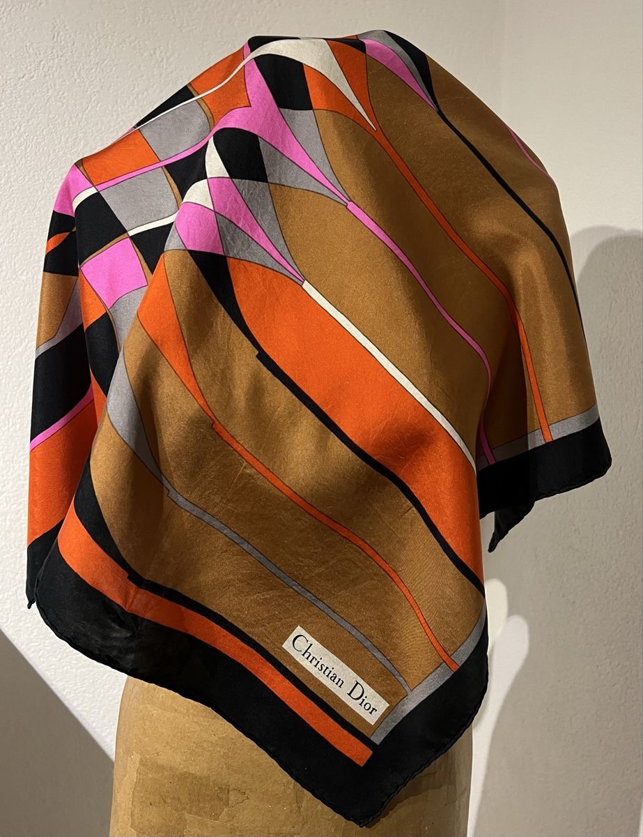 Dior Foulards & écharpes: Foulard Christian Dior – D'occasion à St-Pierre-Clages par ste_xk6p 4