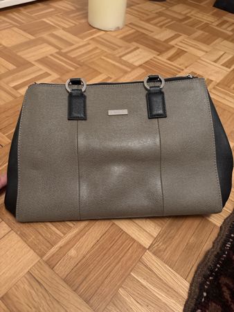 Handtasche in Taupe/Schwarz - Top Zustand!