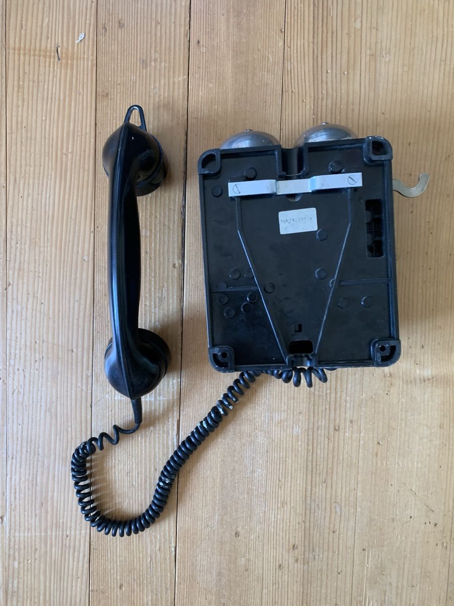 Telefone: Altes Wandtelefon – Defekt aus Emmenbrücke von Sturm-Stina 2