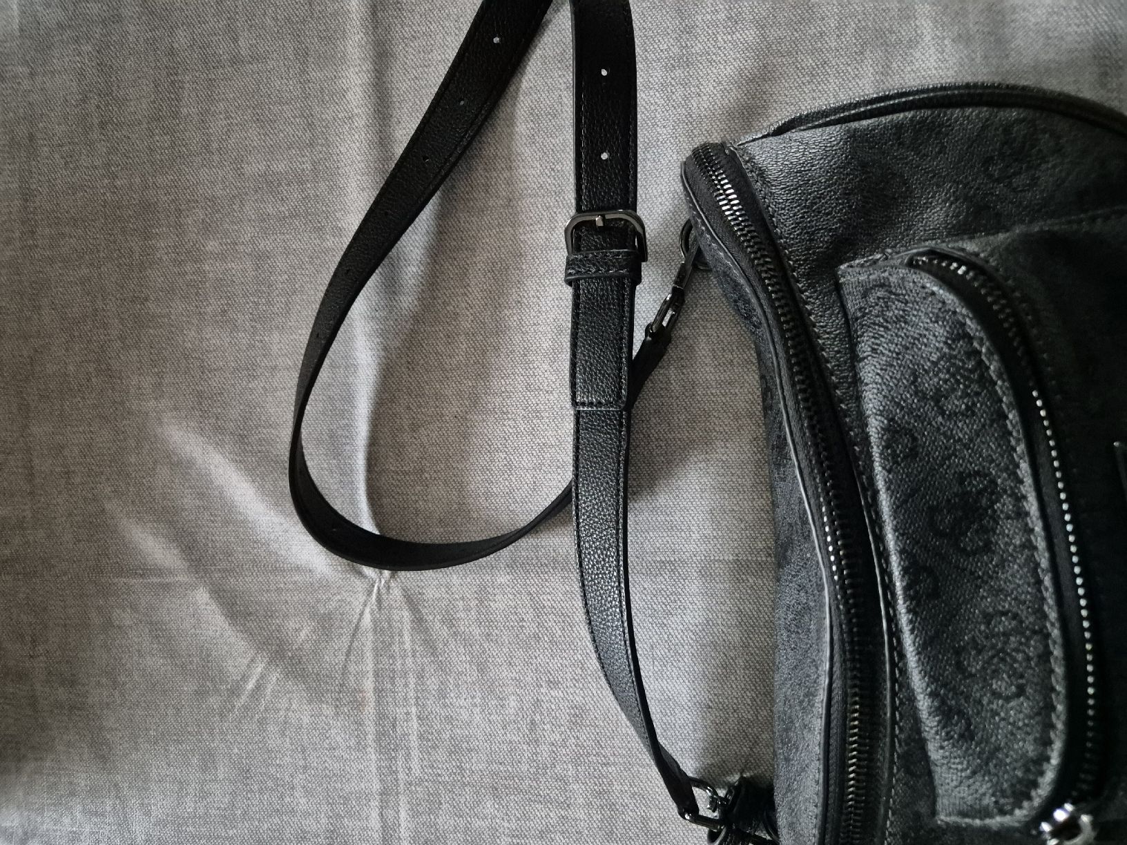 Guess Borse da donna: GUESS Umhänge Tasche – Usato da Schaffhausen venduto da monikaD010203 5
