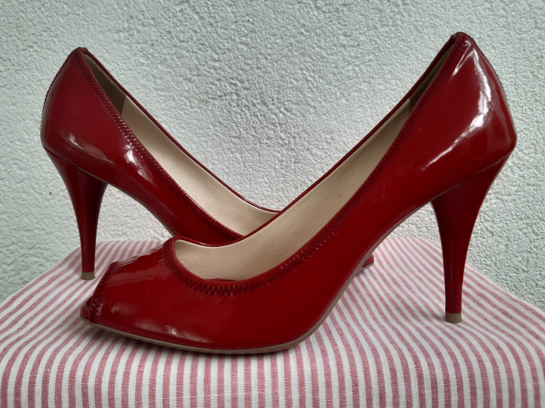Prada Scarpe da donna: PRADA - Escarpins Rouge Vernis - 37 - Comme neuf – Nuovo (secondo la descrizione) da Meinier venduto da Gattuso22 4