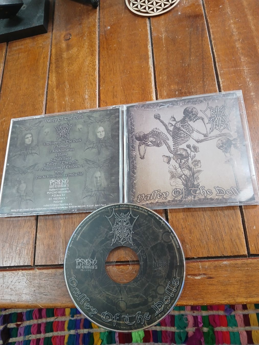 CDs: cryptic tales- valley... – Gebraucht aus St-Cergue von VeganWarrior