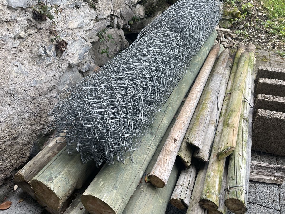 Sichtschutz: Maschendraht Zaun 2mal 13 meter – Gebraucht aus Giswil von dav_c5vx 2