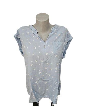 Blusen Shirt Gr. 44 hellblau mit weissen Schwalben