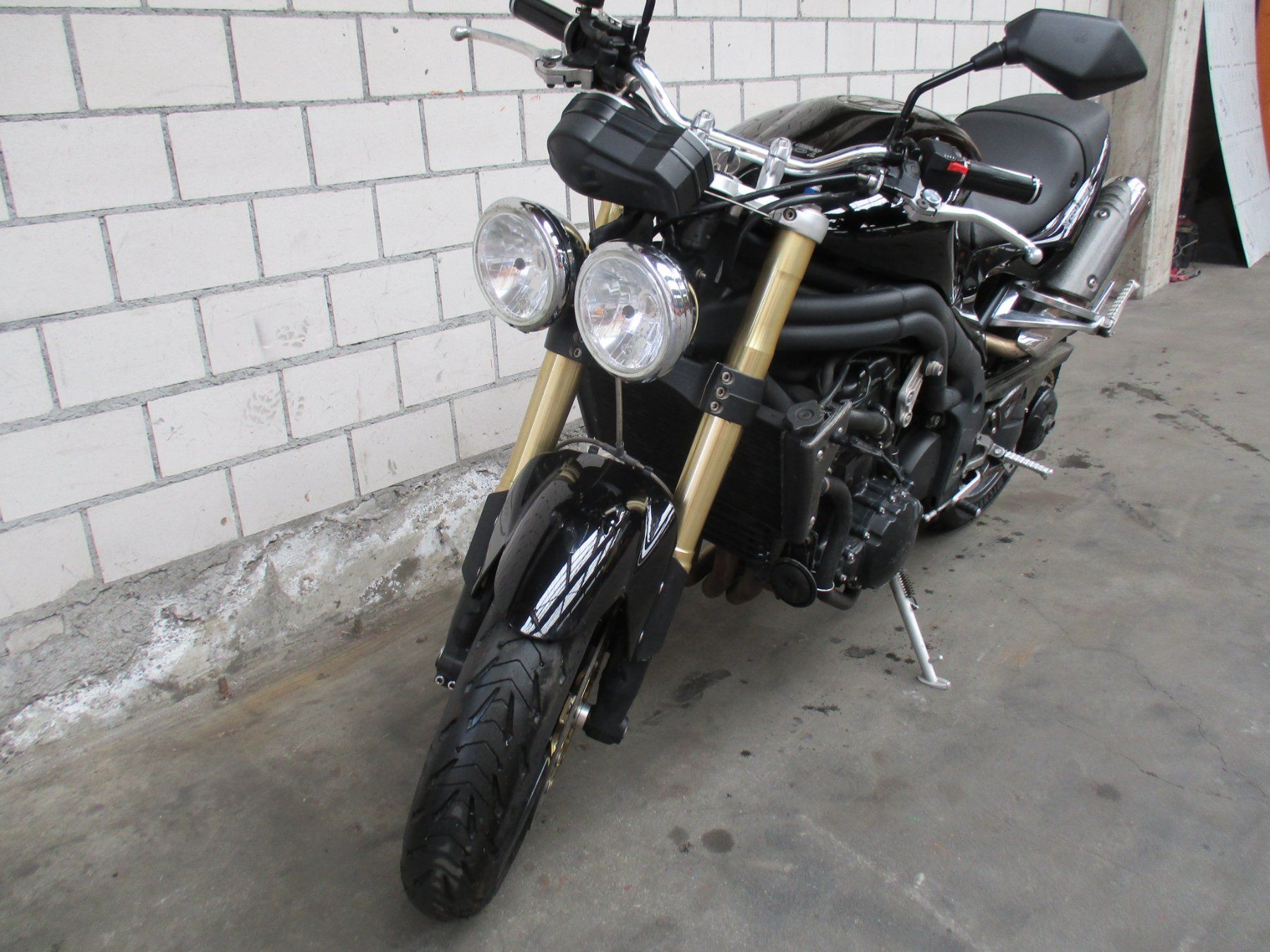 Triumph Strada: Triumph Speed Triple 1050 ab MFK 07.2022 – Usato da Seon venduto da zomahandel 1