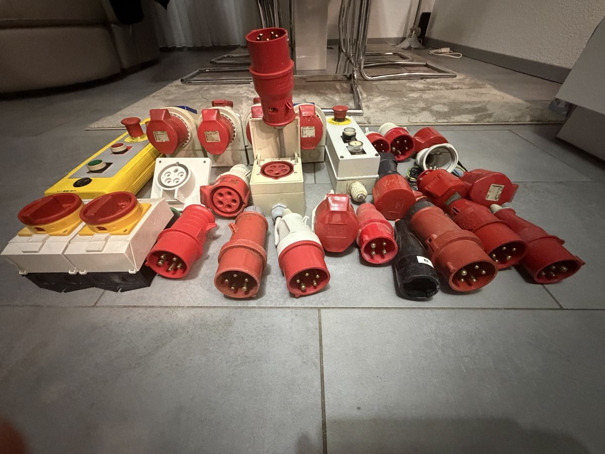 Interruttori: Plusieurs prises électrique 5 pole  – Usato da Chavannes-prés-Renens venduto da Noku_1 1