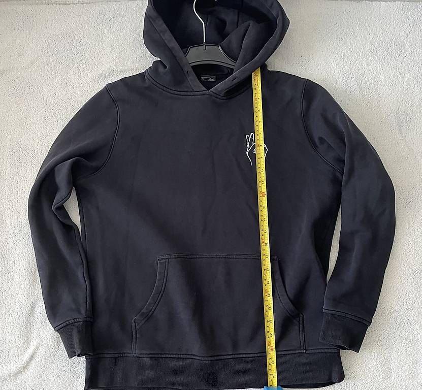 Pullover & Sweatshirts: Schwarzer Hoodie – Gebraucht aus Luzern von Andrej35 1