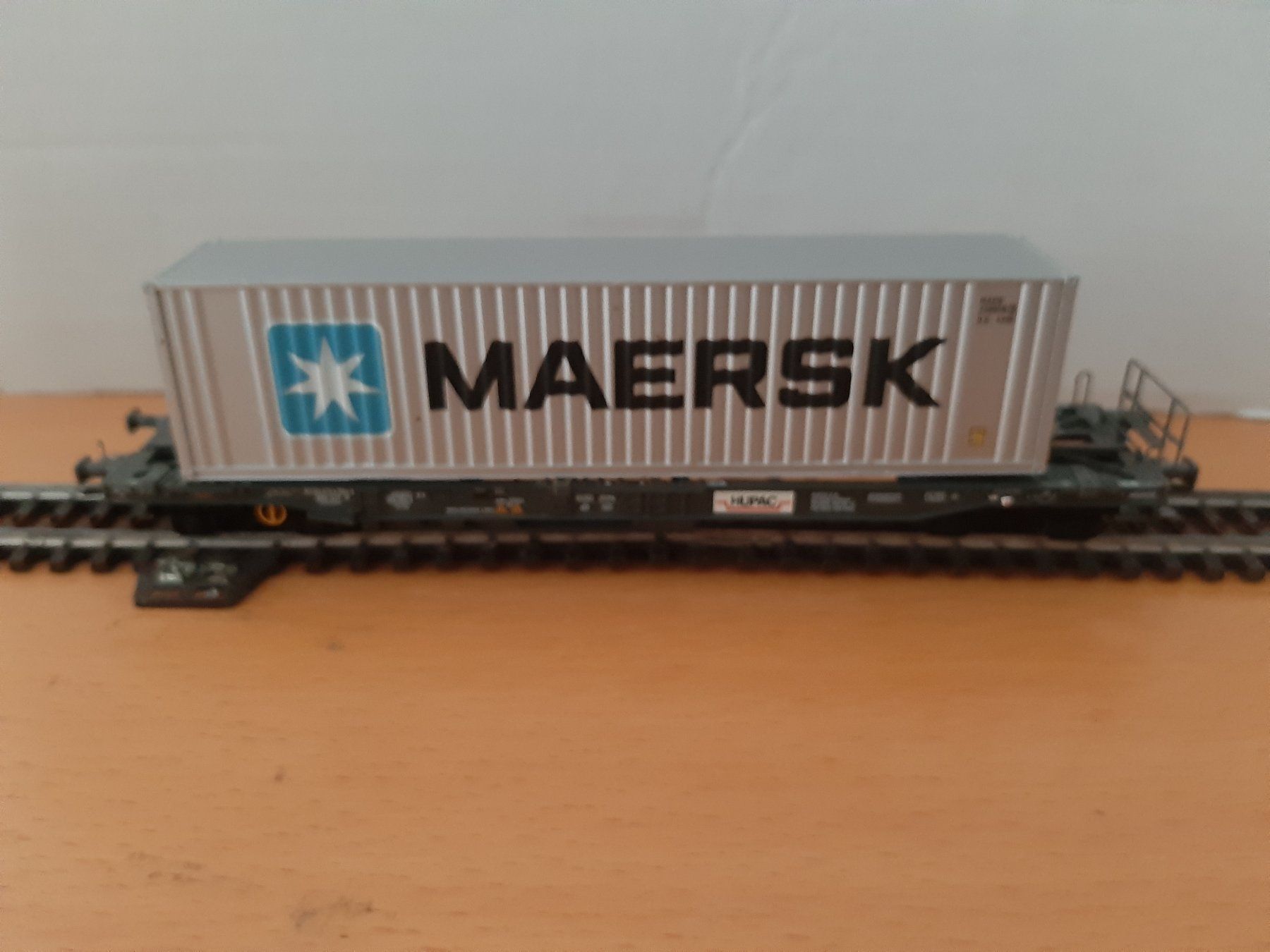 Märklin Modellini di ferrovie: Märklin H0 4-achs Containerwagen MAERSK – Usato da Ittigen venduto da Van_der_Valk 1