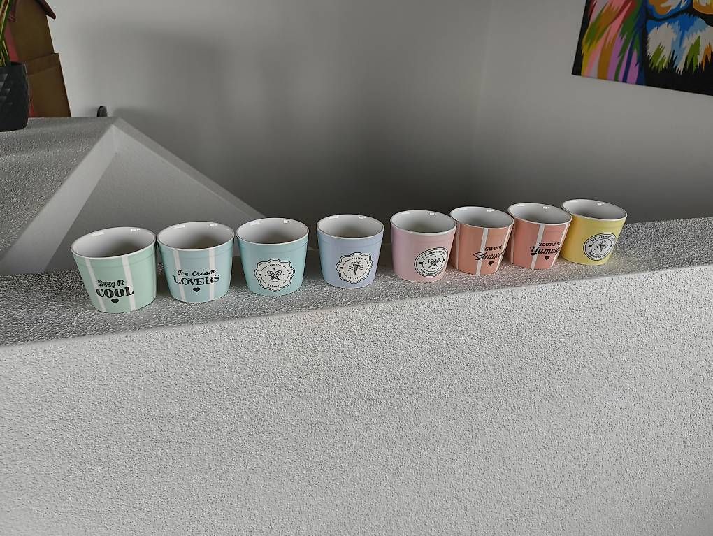 Verres: 8x Glacebecher / Gläschen mit Löffel  – D'occasion à Nänikon par Manta87