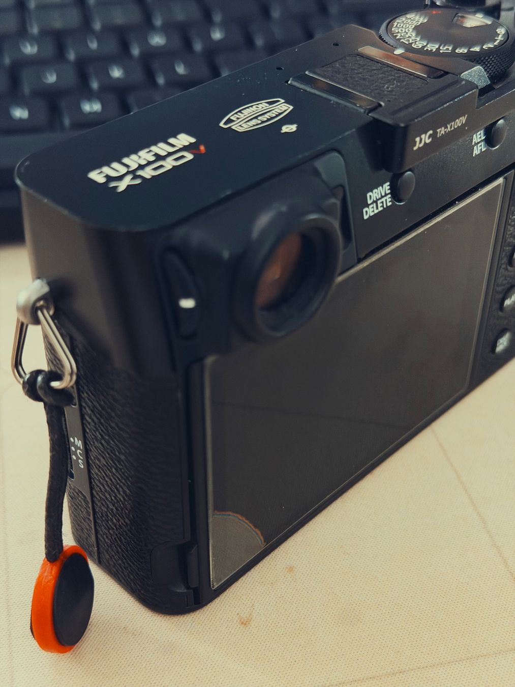 Fujifilm Fotocamera: Fujifilm X100V schwarz – Usato da Ausserberg venduto da molvin95 2