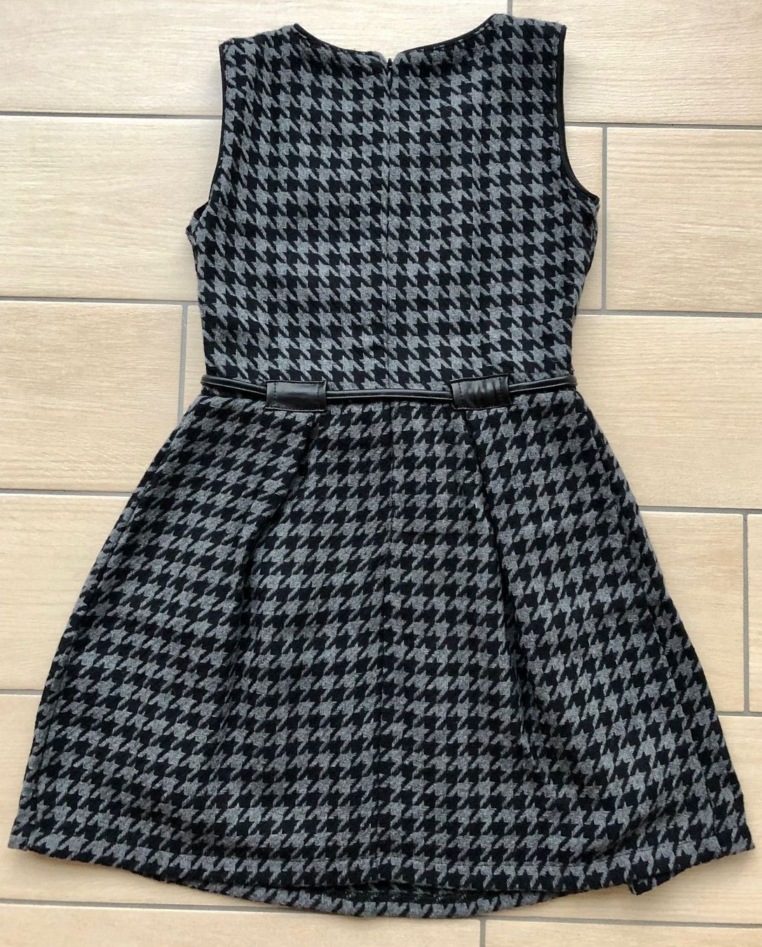 Vestiti & Gonne: Robe noir/anthracite 134 – Nuovo (secondo la descrizione) da Moutier venduto da chicboutique 1