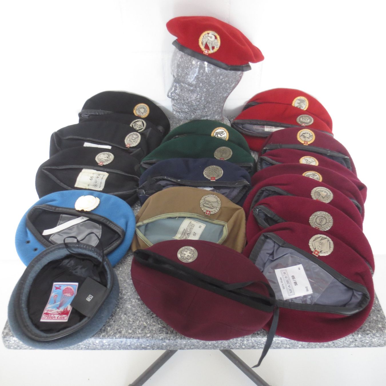 Schweizer Armee Uniformen: Peret Schweizer Armee Konvolut 19Stk. und Diverse – Gebraucht aus Utzenstorf von 3427