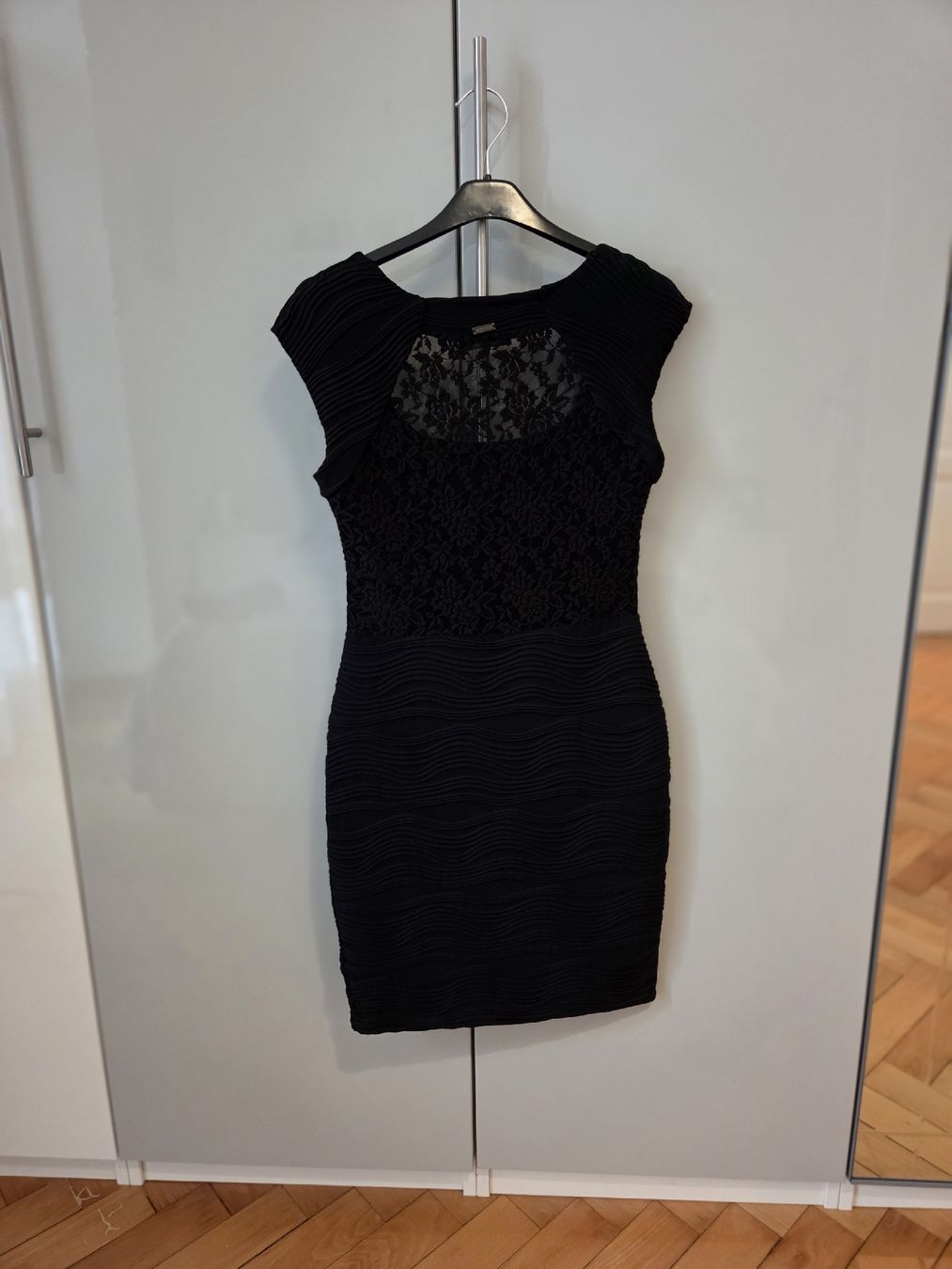 Guess Vestiti: Abito elegante nero Guess con pizzo – Usato da Lugano venduto da cgu_8wkn 3