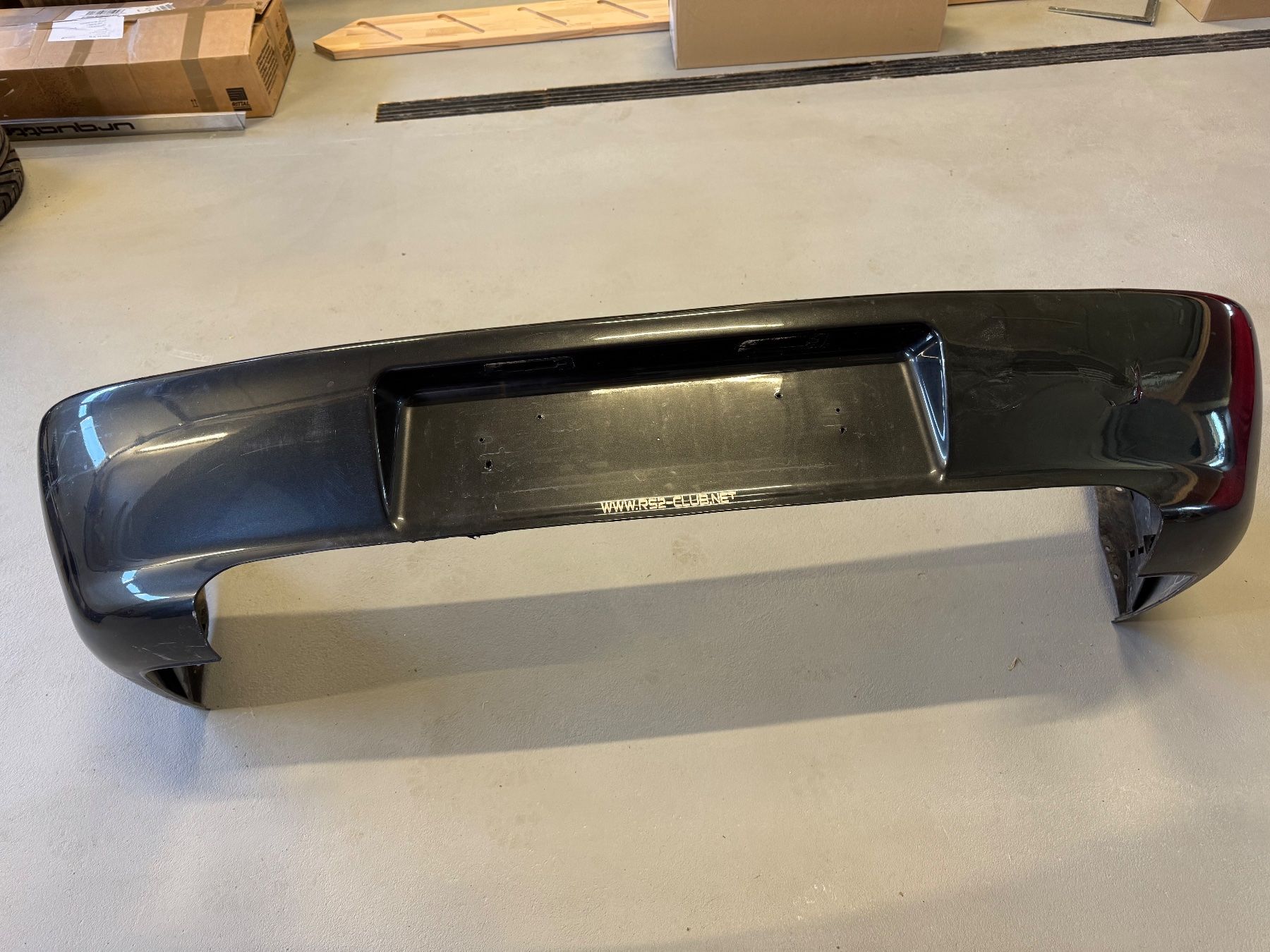 Audi Tutti pezzi di ricambio auto: Pare-chocs arrière Audi Porsche RS2 - RARE - – Usato da Les Hauts-Geneveys venduto da Alba2020