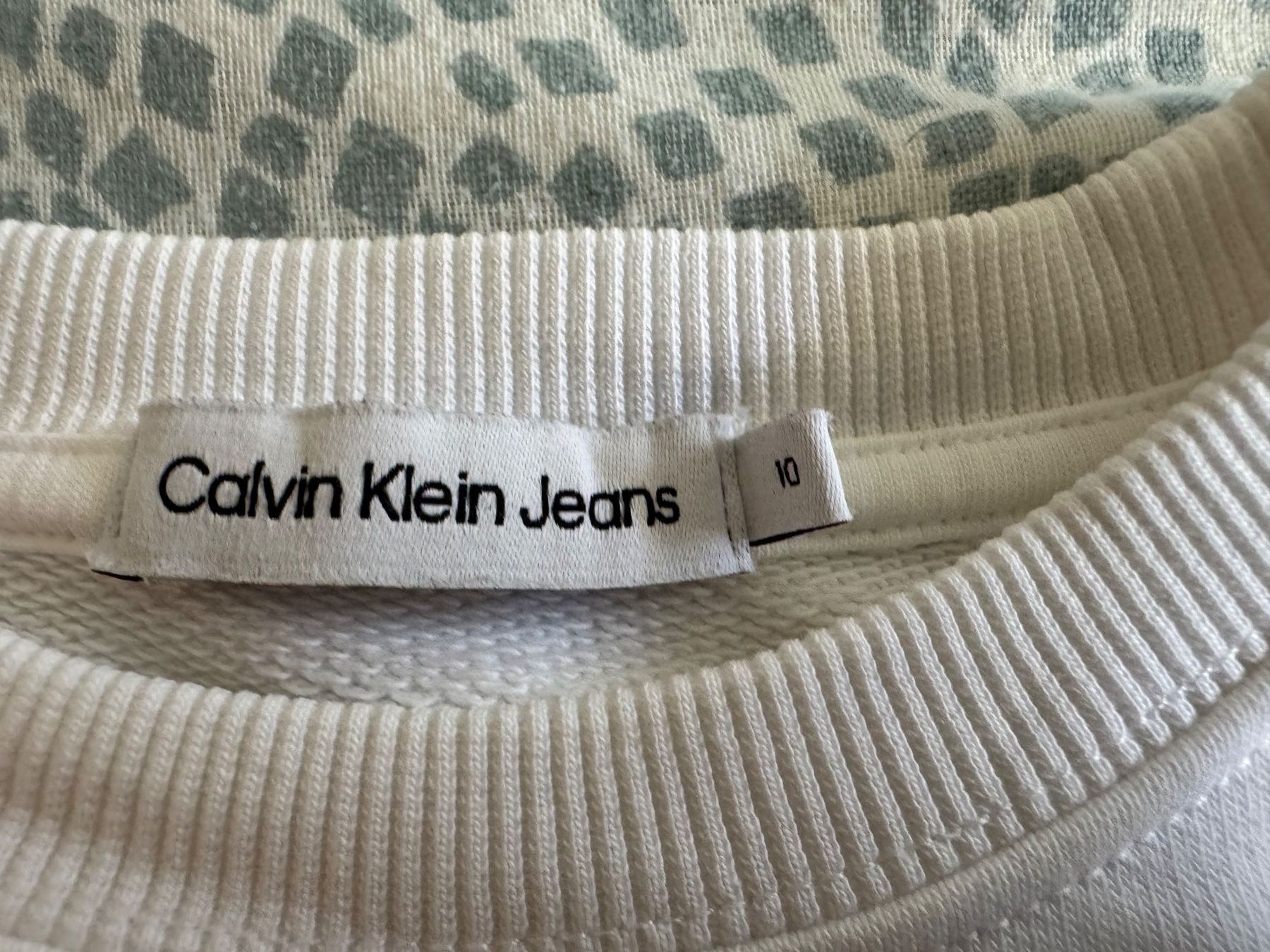 Calvin Klein Maglioni & Felpe: Pull Calvin Klein Jeans blanc imprimé taille 10 ans – Usato da Chatelaine venduto da lae_7h8n 2