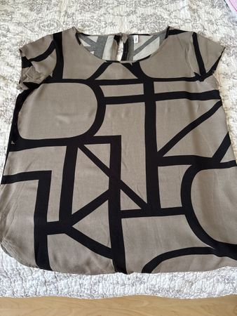 Chemisier ONLY taille 38, motif géométrique, parfait été!