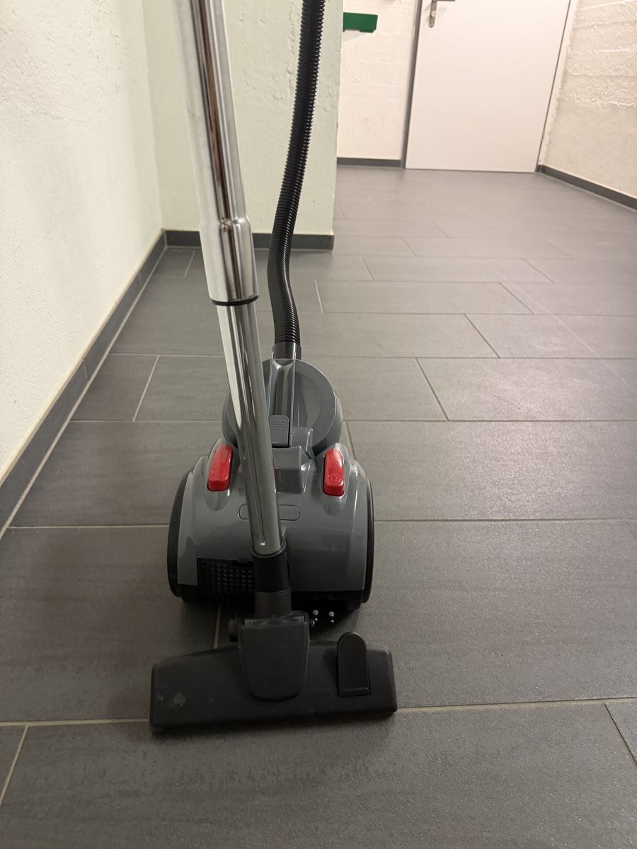 Aspirateurs & Accessoires: Staubsauger im guten Zustand – D'occasion à Zürich par was_nfx2 2