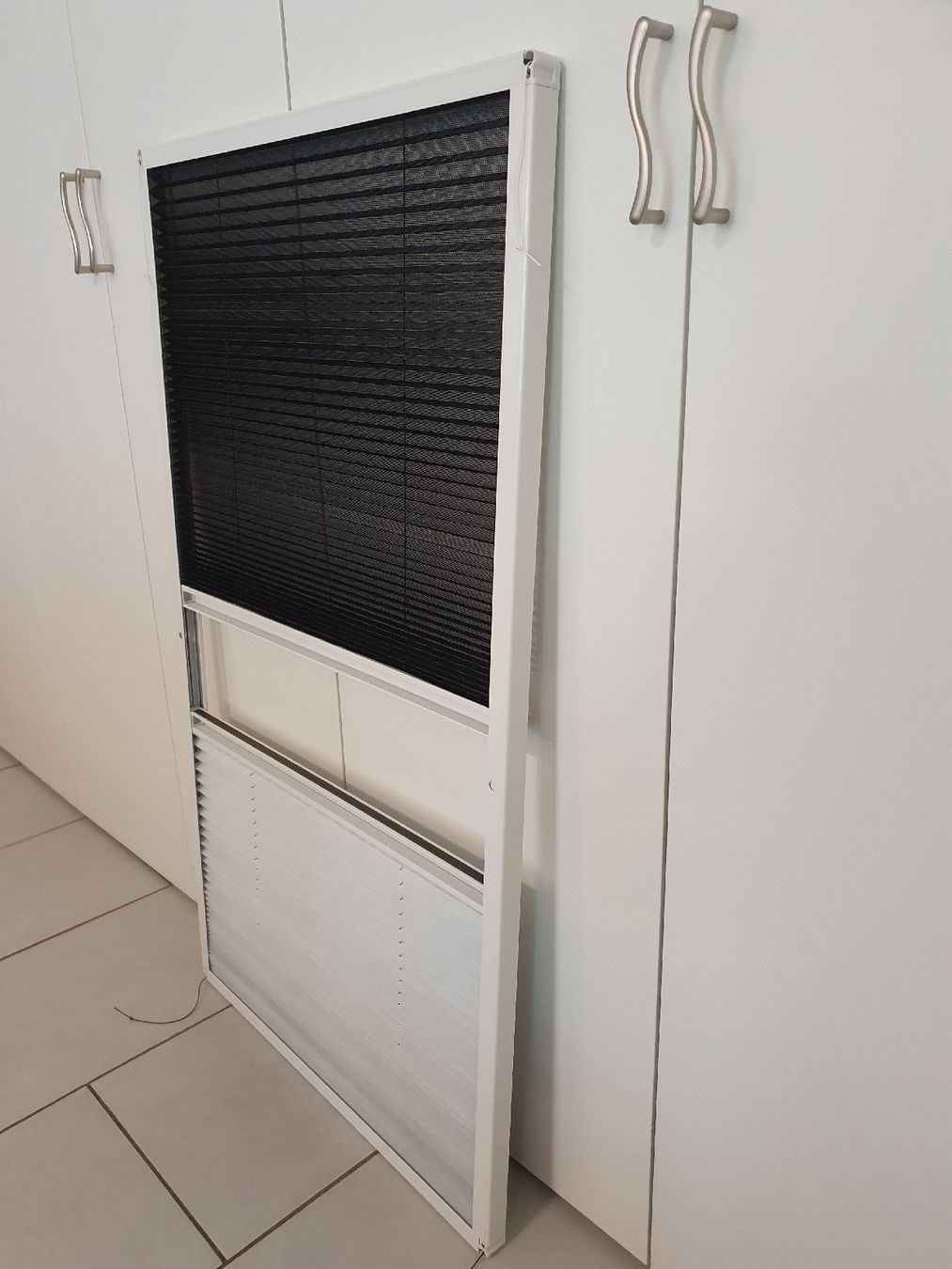 Fensterläden: Blisse, Insekten und Schatten – Gebraucht aus Winterthur von Rubinof 6