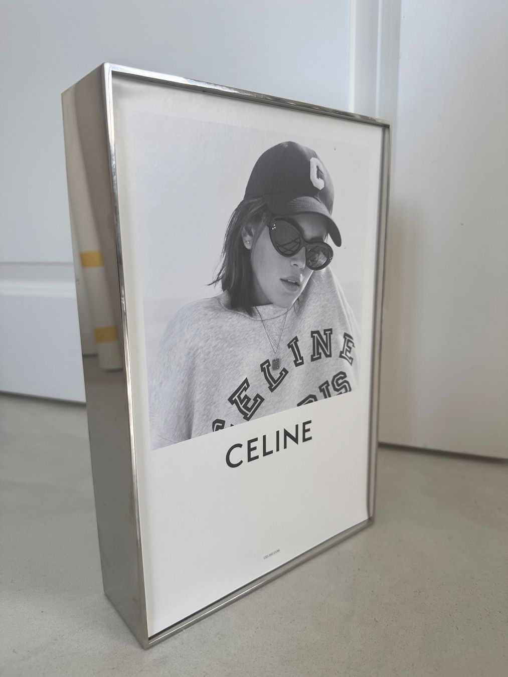 Cornici: Cadre original de la campagne CELINE 2022 – Usato da giffers venduto da sev_c9x9