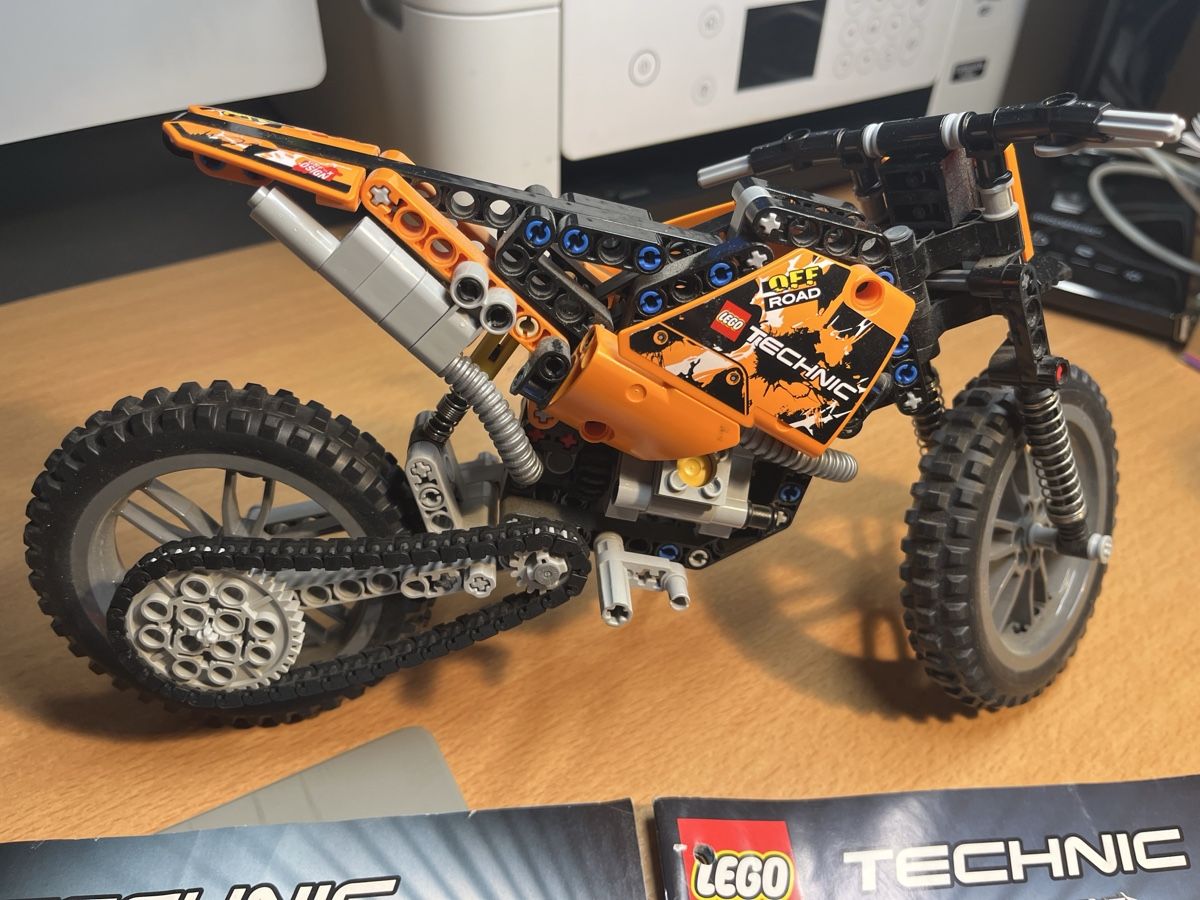 Lego Spielzeuge: LEGO Technic Motorrad 42007 mit Anleitungen – Gebraucht aus Emmenbrücke von evo34 1