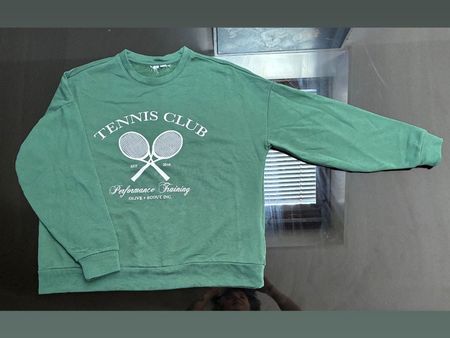 Grüner Pullover Tennis motiv