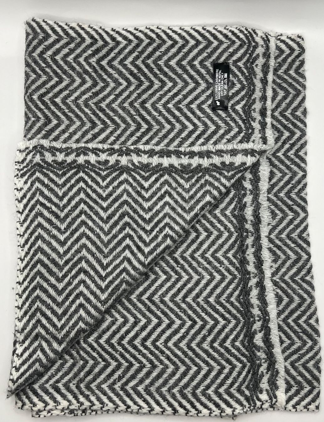 Foulards, Tücher & Schals: Écharpe douce chaude hiver 100% cachemire gris anthracite – Neu und originalverpackt aus Coffrane von Luxary_16 3