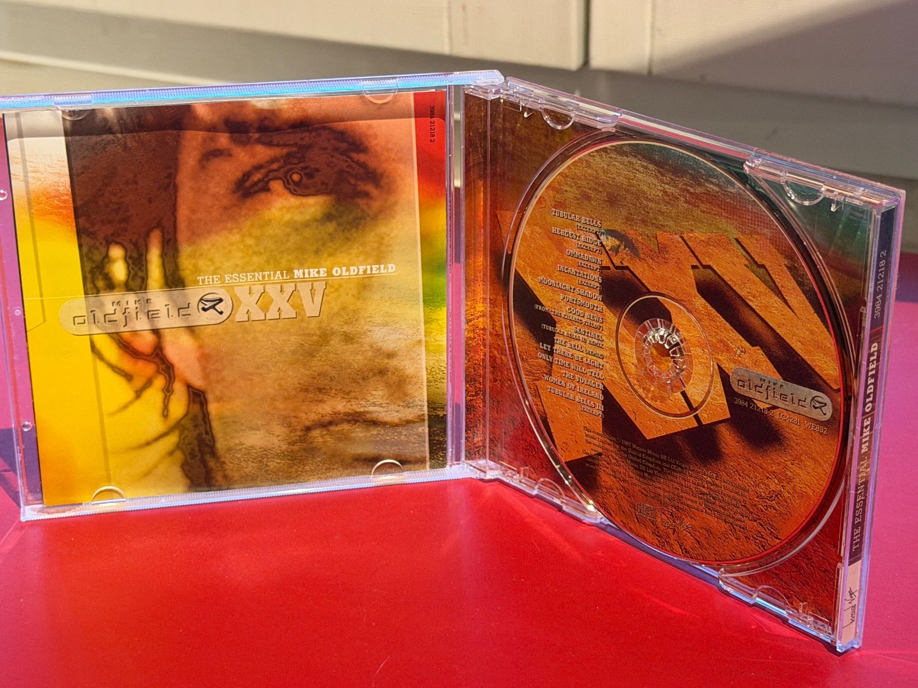CD: Mike Oldfield - XXV: The Essential - KA02C – Nuovo (secondo la descrizione) da Küsnacht ZH venduto da Jazztilldawn 2