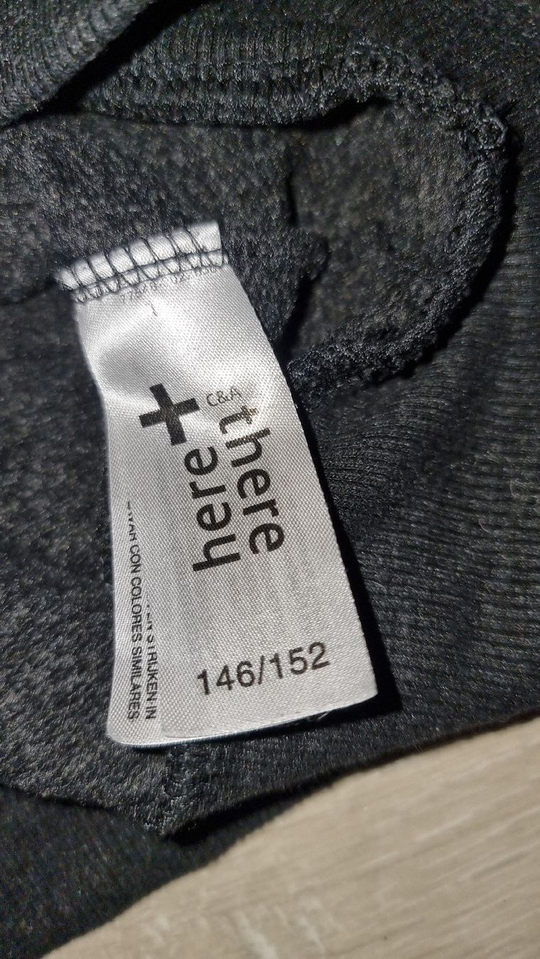 Maglioni & Felpe: Cooler Pulli mit Sternen, Grösse 146/152 – Usato da Wigoltingen venduto da Zuckerfee84 1