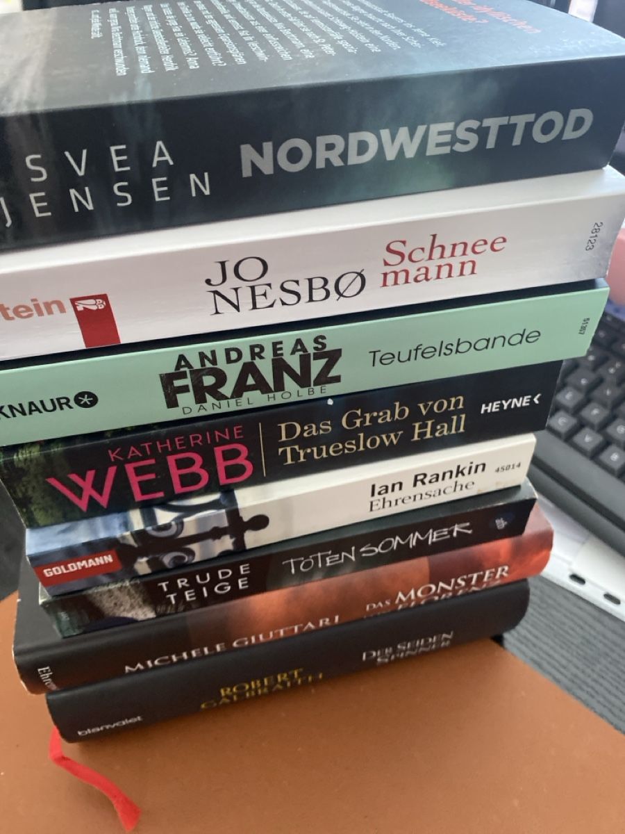 Livres: 8 spannende Krimis – D'occasion à Erlinsbach SO par Silverstorm 2
