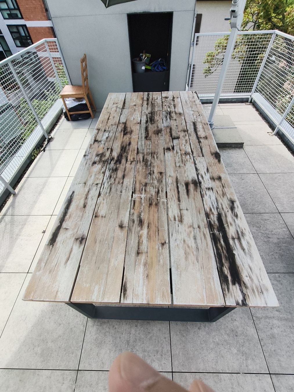 Tavoli: Outdoor Dining Table, Rustic Wood Top, Metal Legs – Usato da Zürich venduto da yul_7ccq 3