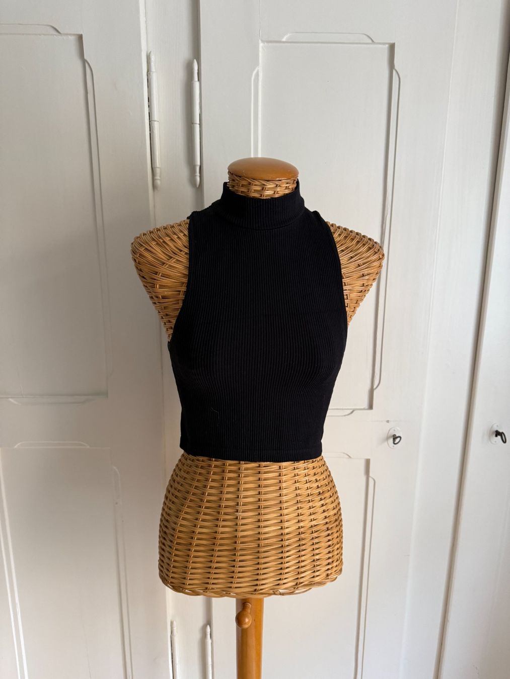 Zara Tops: ZARA - Top schwarz gerippt XS-S – D'occasion à Zürich par Diazaio