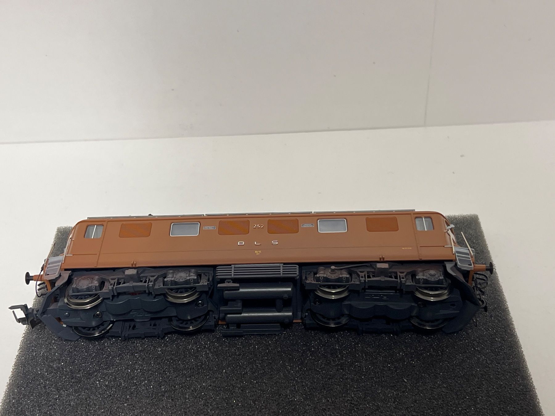Roco Modelleisenbahnen: Roco Ae 4/4 BLS 252 H0 DC Analog – Gebraucht aus Geroldswil von TopTrain54 6