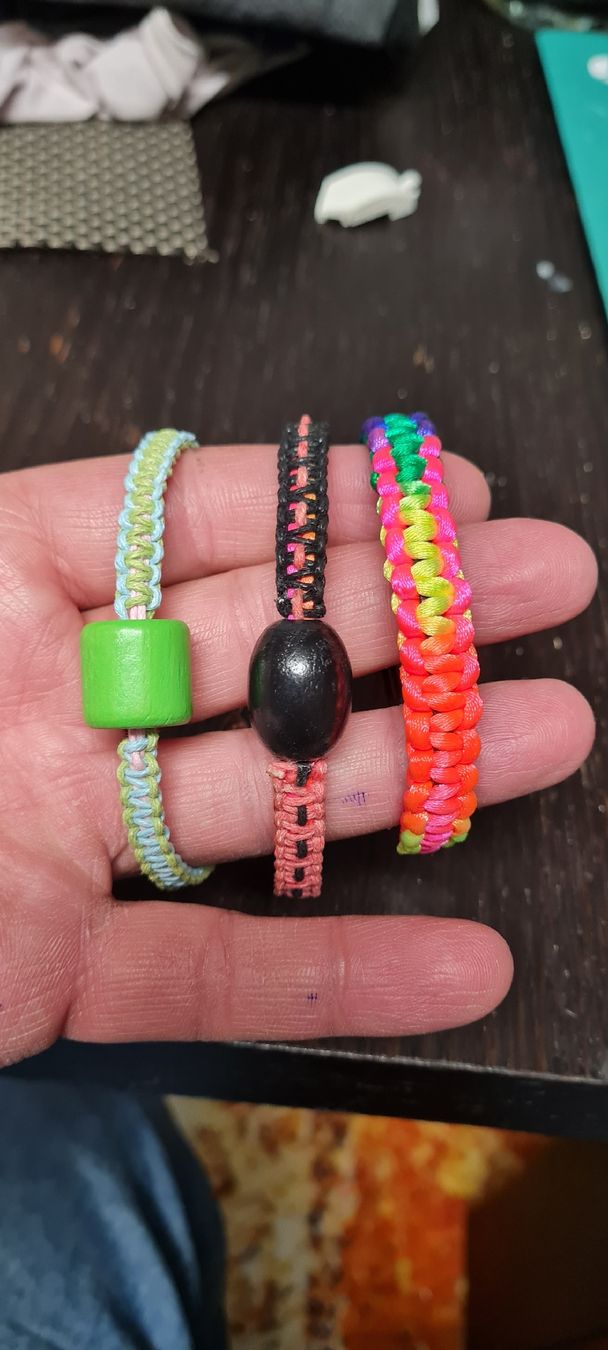 Bracciali & Braccialetti: 3 Stk. Armbänder oder Fussbänder. – Nuovo (secondo la descrizione) da Zürich venduto da dav_n8m7 2