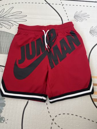 Pantaloncini Jordan rossi taglia M 10-12 anni