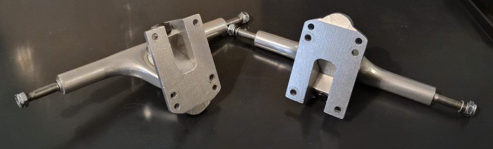 Skateboards: longboard trucks no brand – Nuovo (secondo la descrizione) da Genève venduto da CRDNX 1
