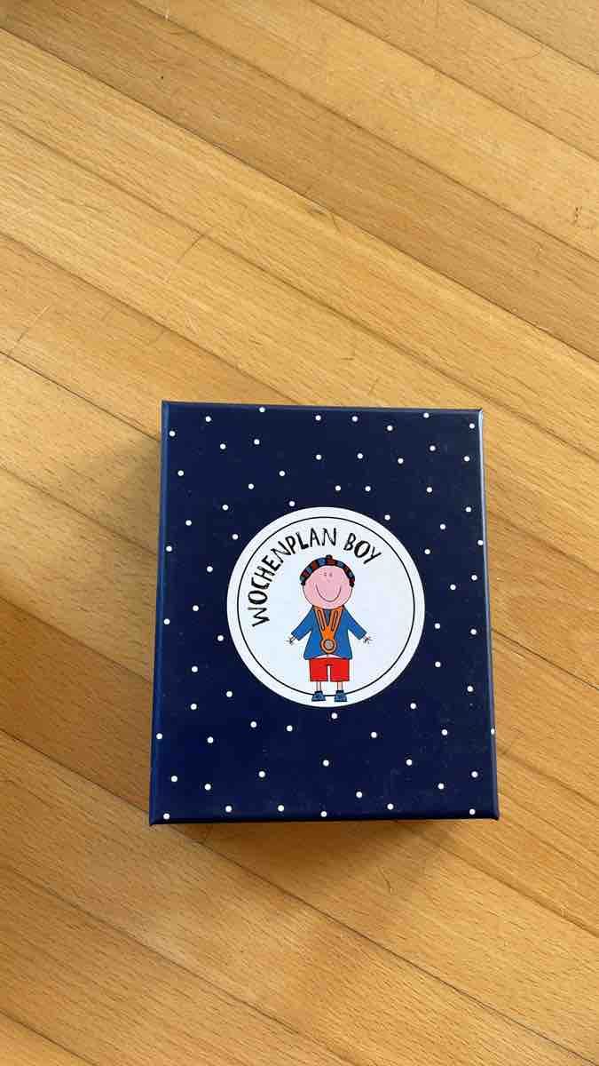 Tutte le decorazioni: Wochenplan Boy Box dunkelblau mit Punkten gebraucht – Usato da Stäfa venduto da Tech9