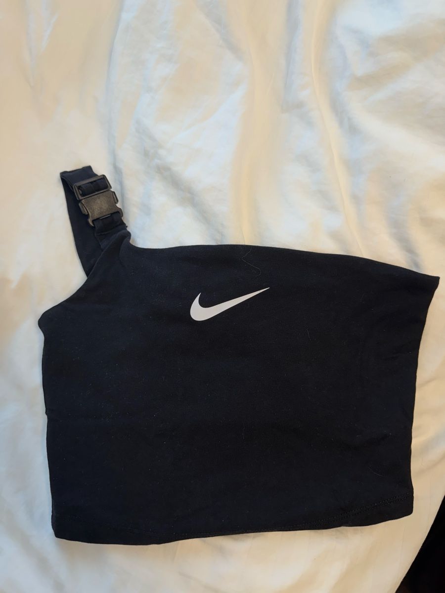 Nike Top: Nike Top Gr. XS – Usato da Sempach venduto da adnil12