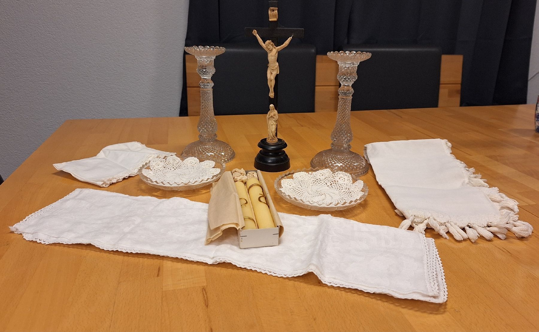 Tutte le decorazioni: Religion, Versehgarnitur – Usato da Vilters venduto da Fleiflomi